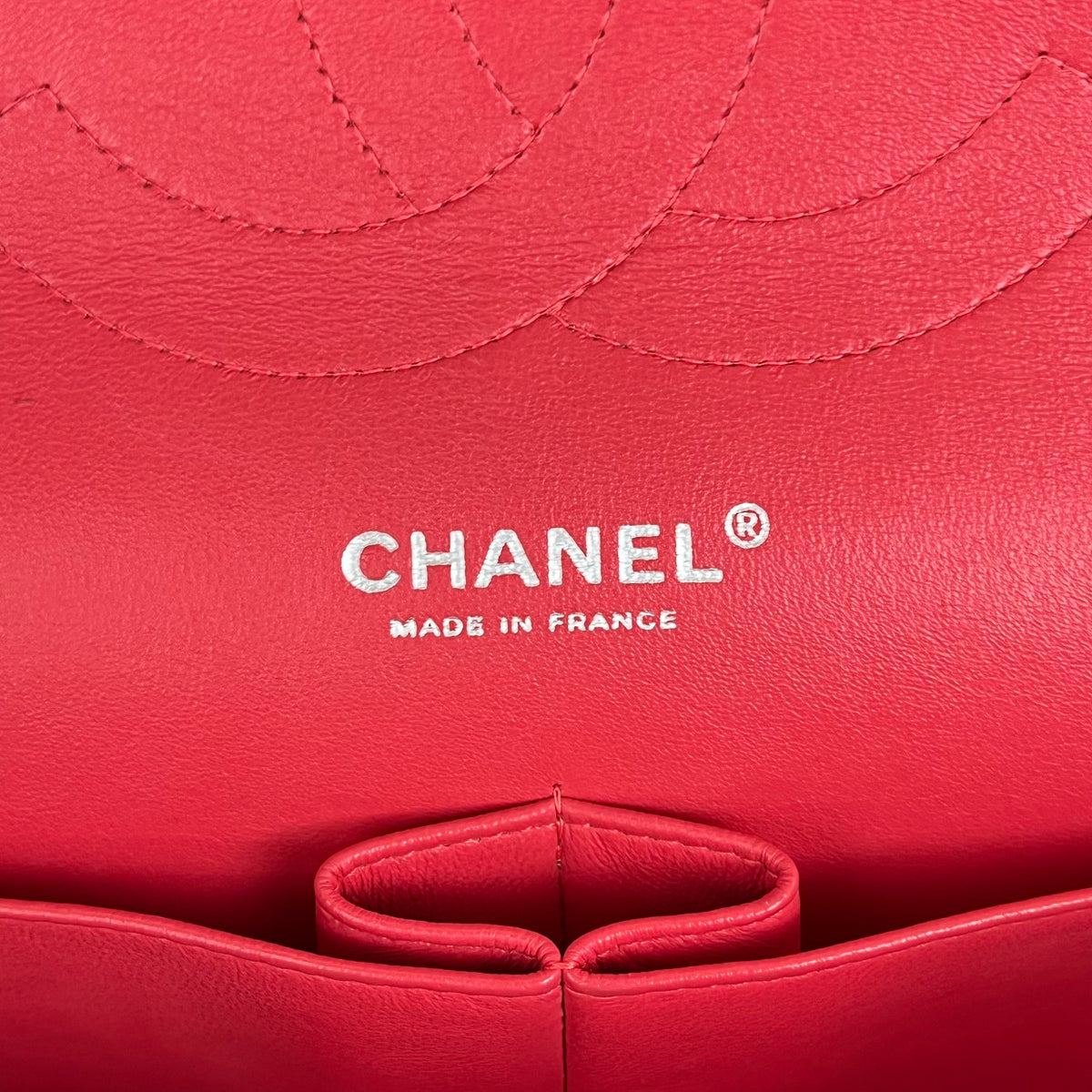 Chanel Maxi Classic Double Flap Borsa in Pelle Verniciata Rossa con Hardware Argento