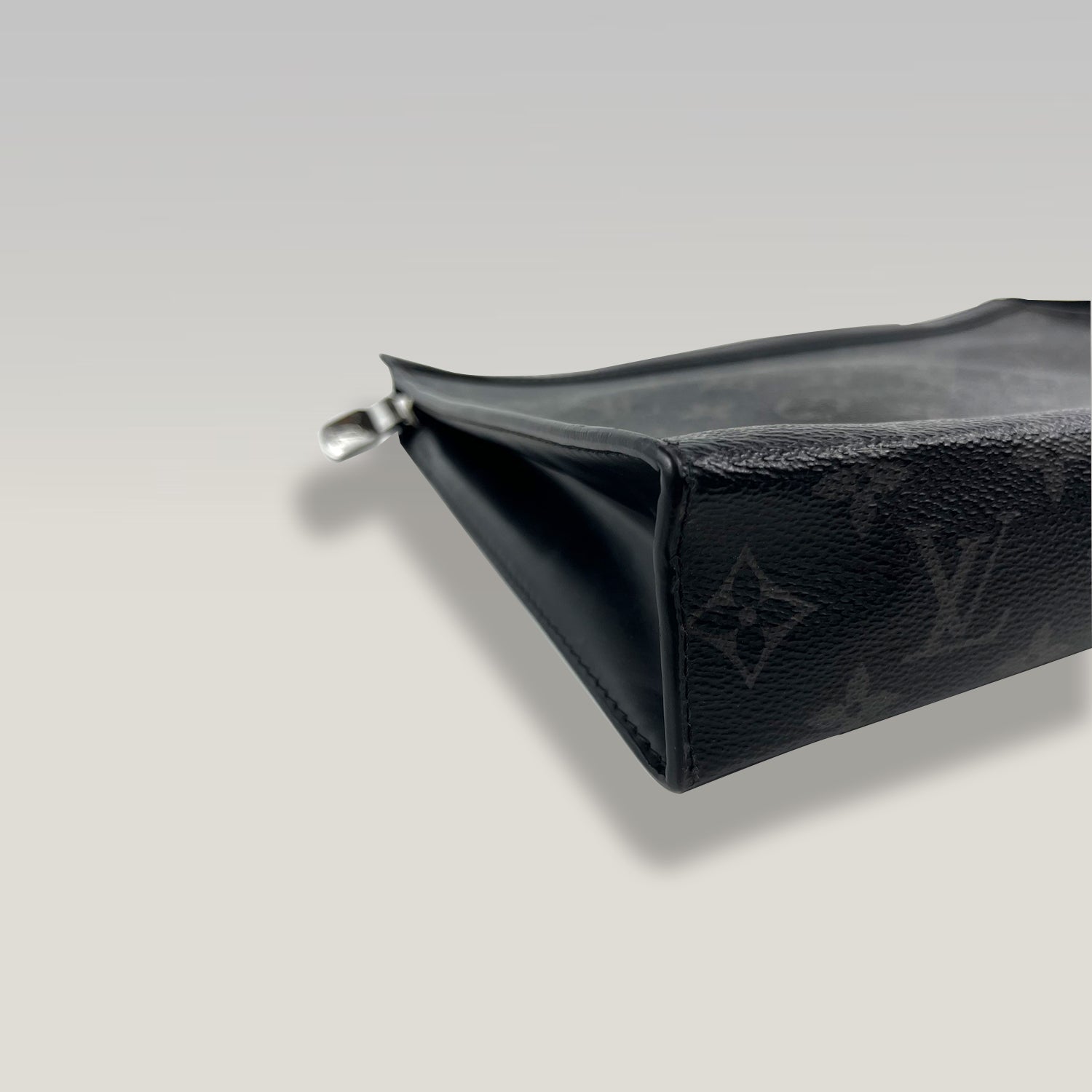 LOUIS VUITTON Pochette Voyage Monogram Eclipse Tela Spalmata