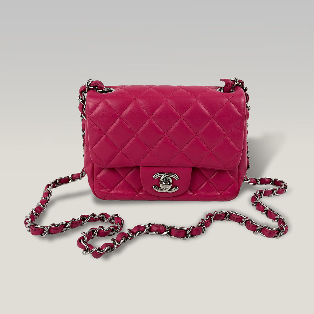 Chanel Mini Square Classic Flap Bag Lambskin Rosa Fucsia Trapuntata con Tracolla a Catena 18 cm