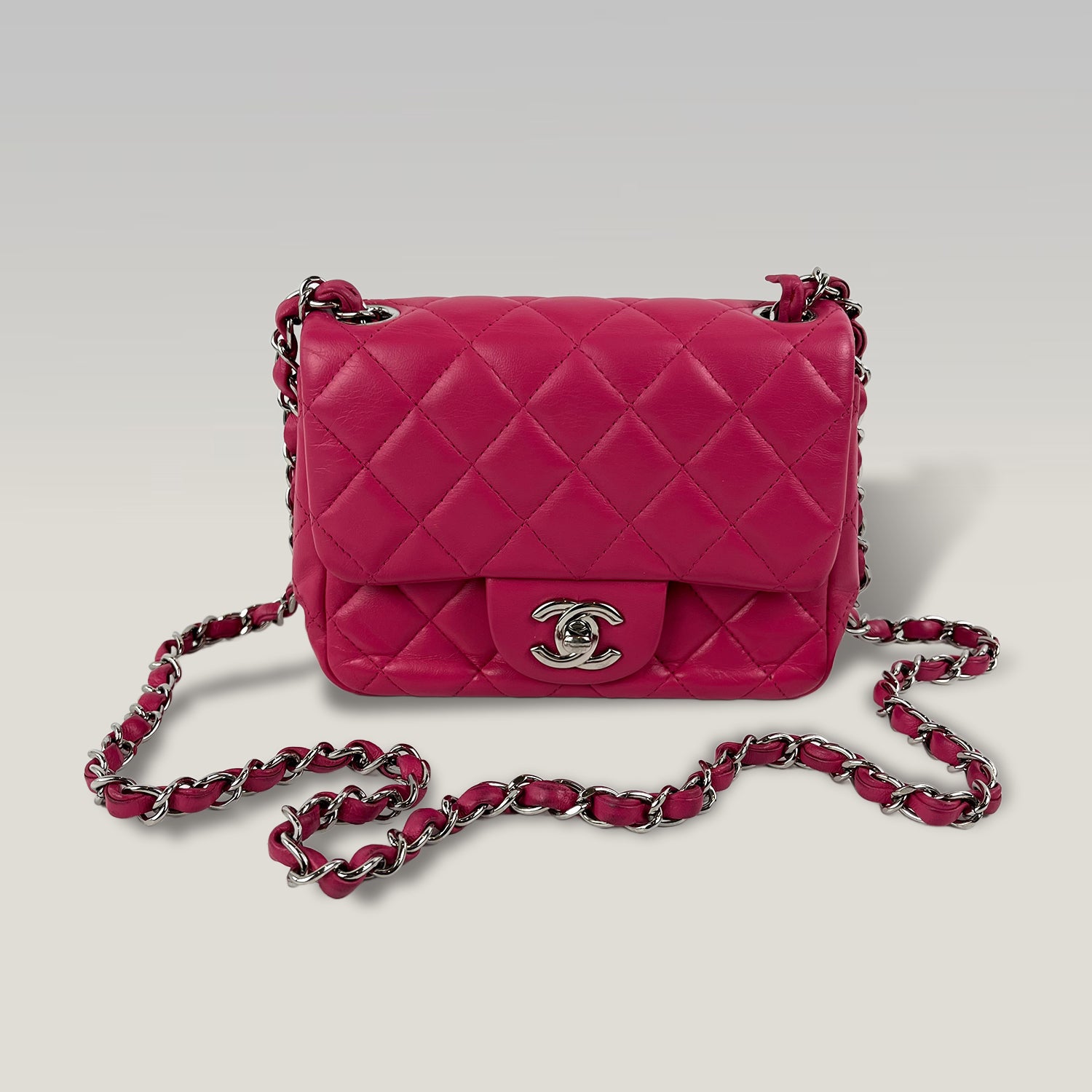 Chanel Mini Square Classic Flap Bag Lambskin Rosa Fucsia Trapuntata con Tracolla a Catena 18 cm