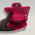 Chanel Mini Square Classic Flap Bag Lambskin Rosa Fucsia Trapuntata con Tracolla a Catena 18 cm
