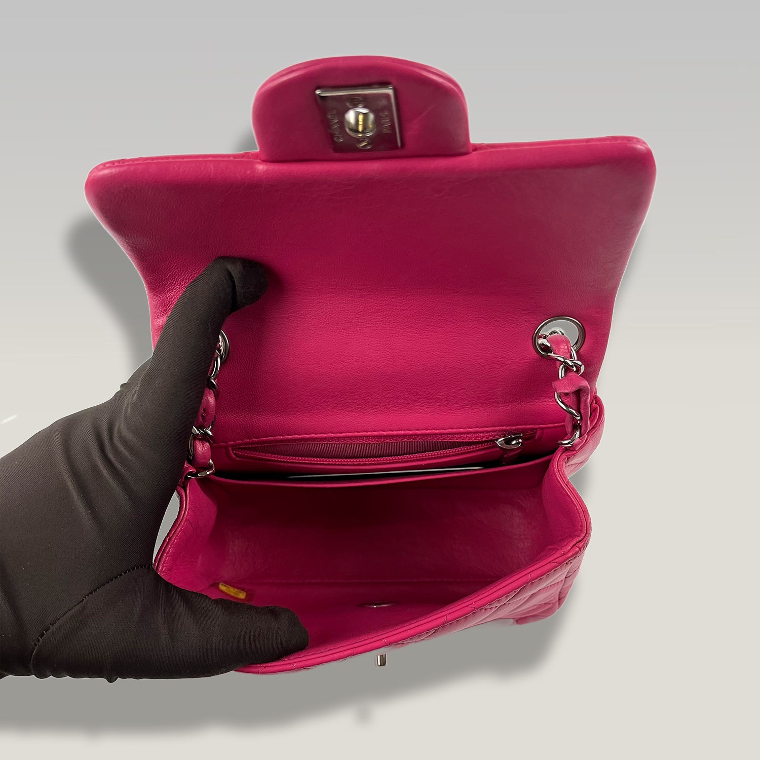 Chanel Mini Square Classic Flap Bag Lambskin Rosa Fucsia Trapuntata con Tracolla a Catena 18 cm