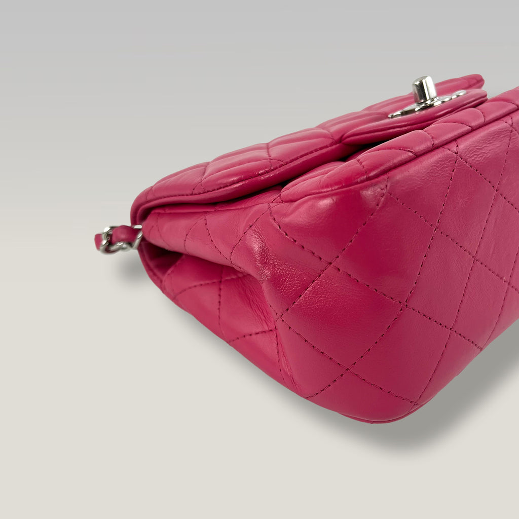 Chanel Mini Square Classic Flap Bag Lambskin Rosa Fucsia Trapuntata con Tracolla a Catena 18 cm
