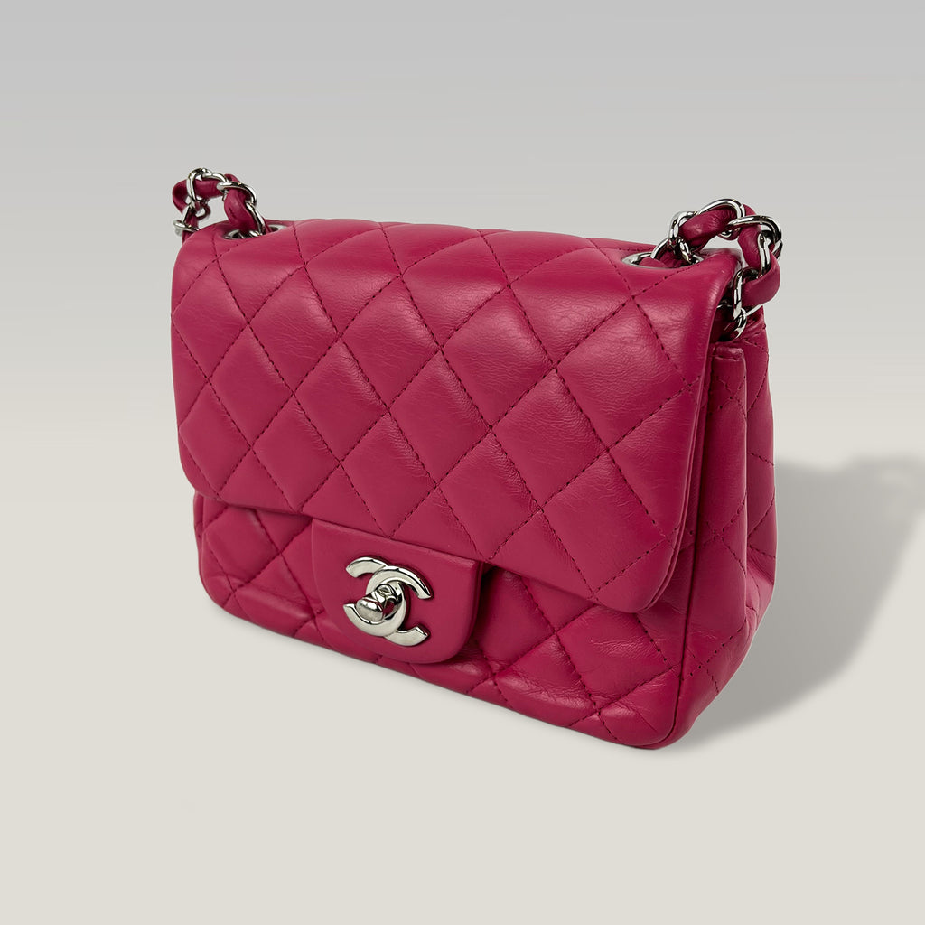 Chanel Mini Square Classic Flap Bag Lambskin Rosa Fucsia Trapuntata con Tracolla a Catena 18 cm