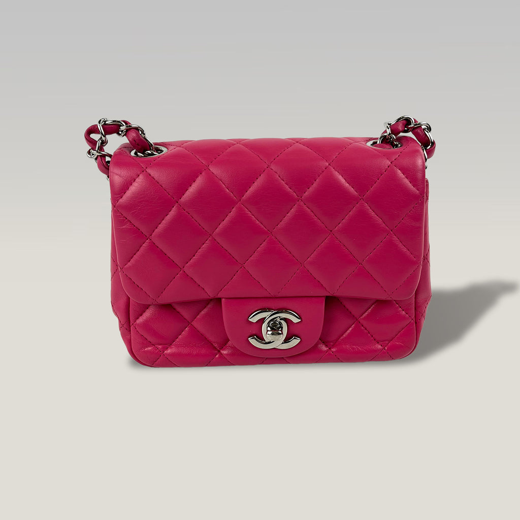 Chanel Mini Square Classic Flap Bag Lambskin Rosa Fucsia Trapuntata con Tracolla a Catena 18 cm