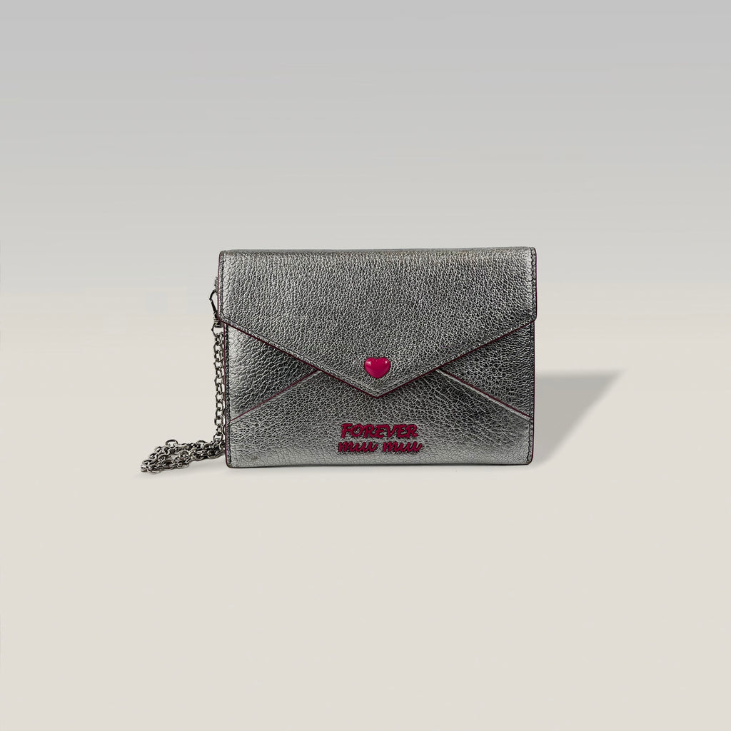 Miu Miu Portafoglio “Forever Miu Miu” Argento con cuore rosso e catena