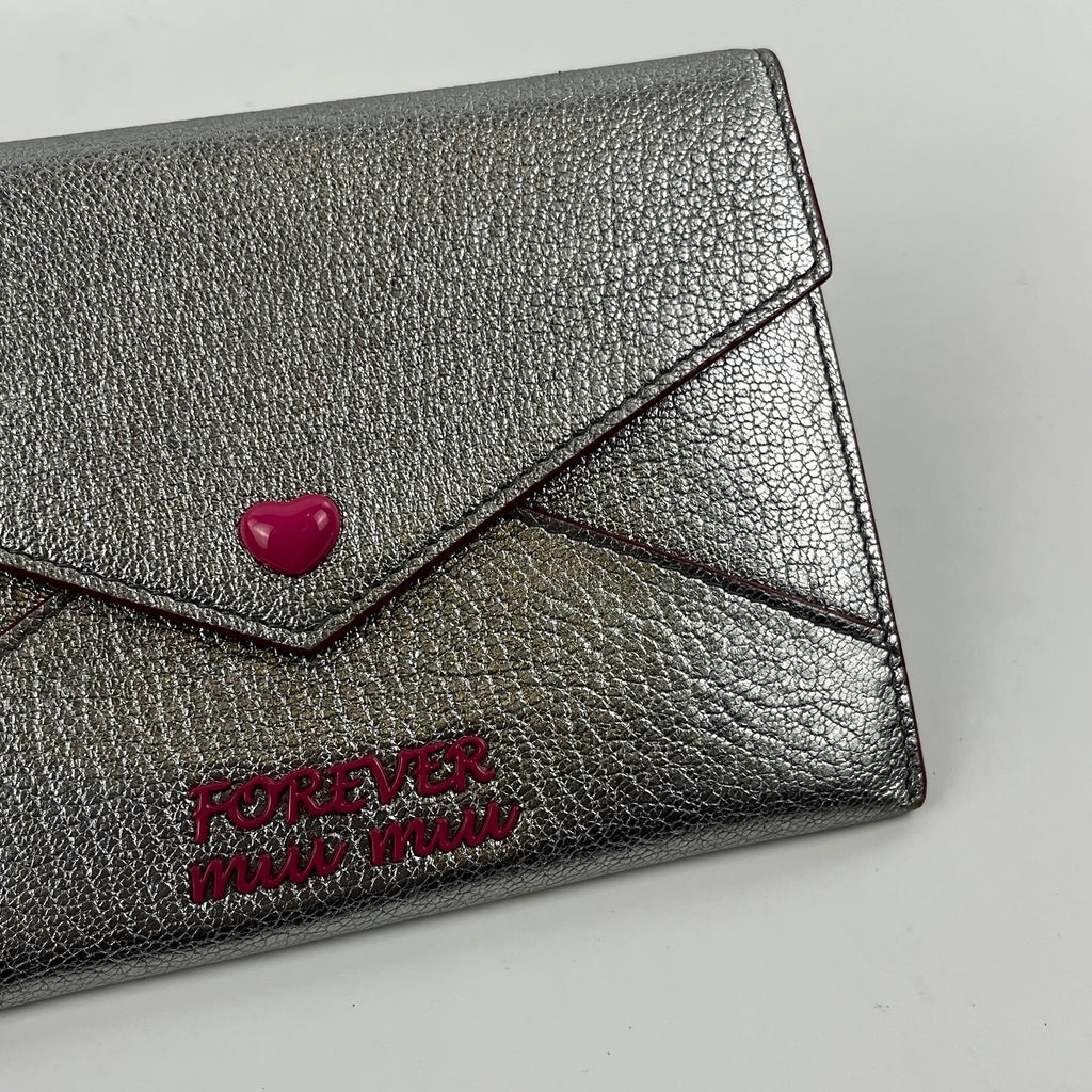 Miu Miu Portafoglio “Forever Miu Miu” Argento con cuore rosso e catena
