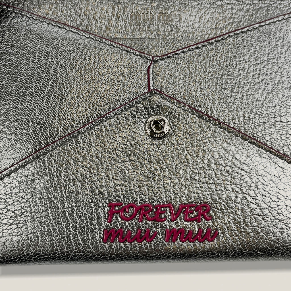 Miu Miu Portafoglio “Forever Miu Miu” Argento con cuore rosso e catena