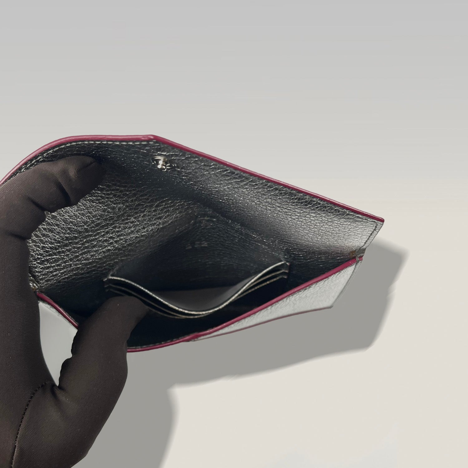 Miu Miu Portafoglio “Forever Miu Miu” Argento con cuore rosso e catena