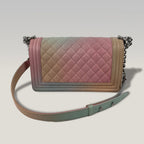 Chanel Boy Media in Pelle Caviar Multicolore Trapuntata con Logo CC e Catena – Borsa a Spalla