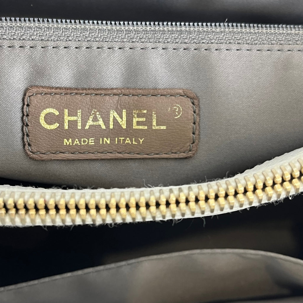 Chanel GST Medium Timeless Shopping Tote Bag in White Caviar Leather with Gold Hardware