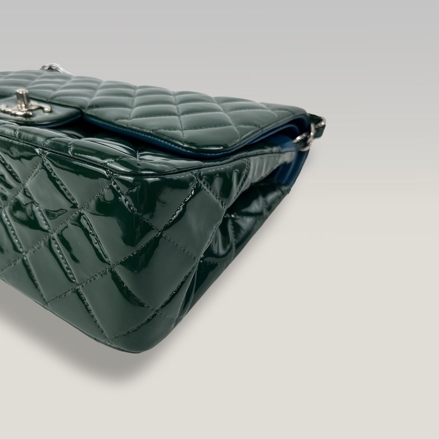 Chanel Jumbo Classic Double Flap Borsa in Pelle Verniciata Blu Petrolio con Hardware Argento