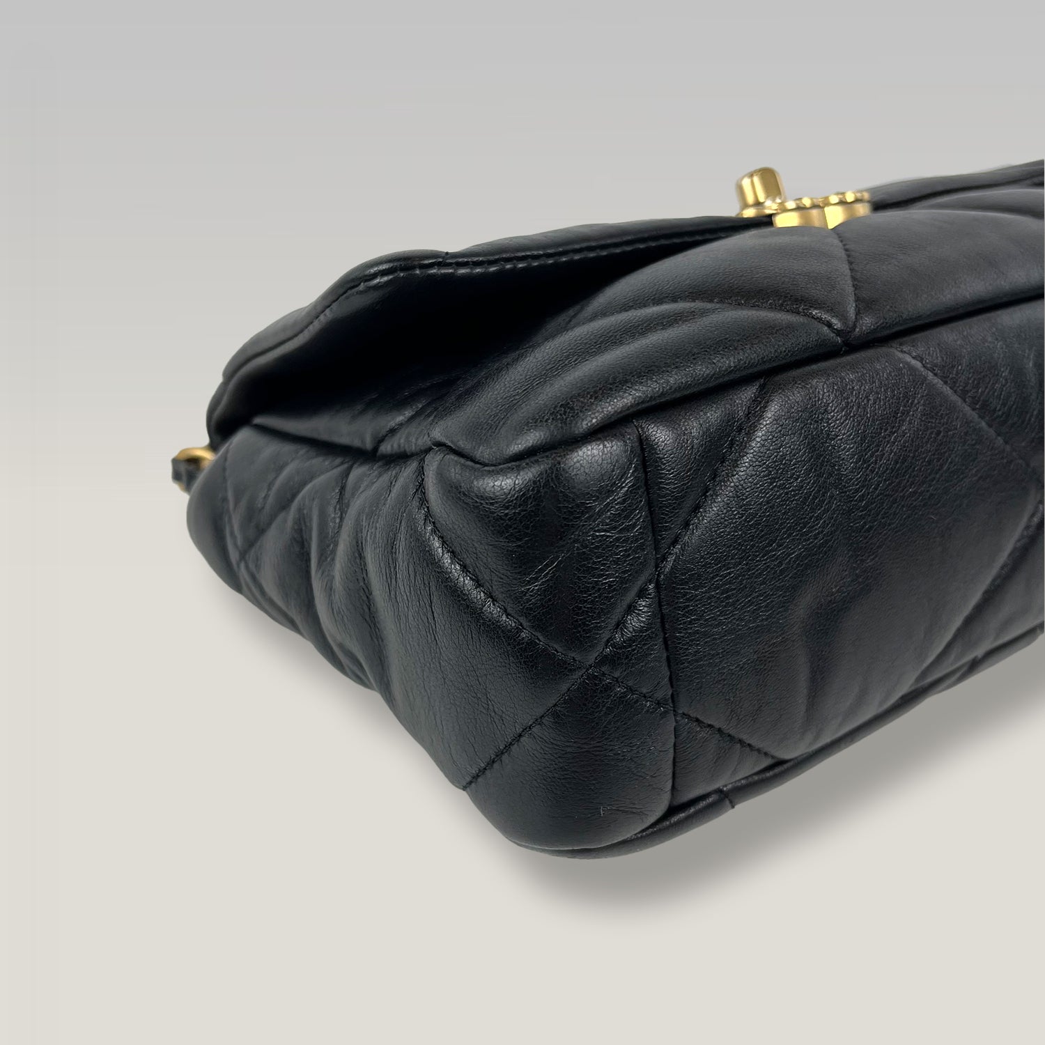 Chanel 19 Small Borsa Donna in Pelle Nera Matelassé con Catena e Hardware Misto