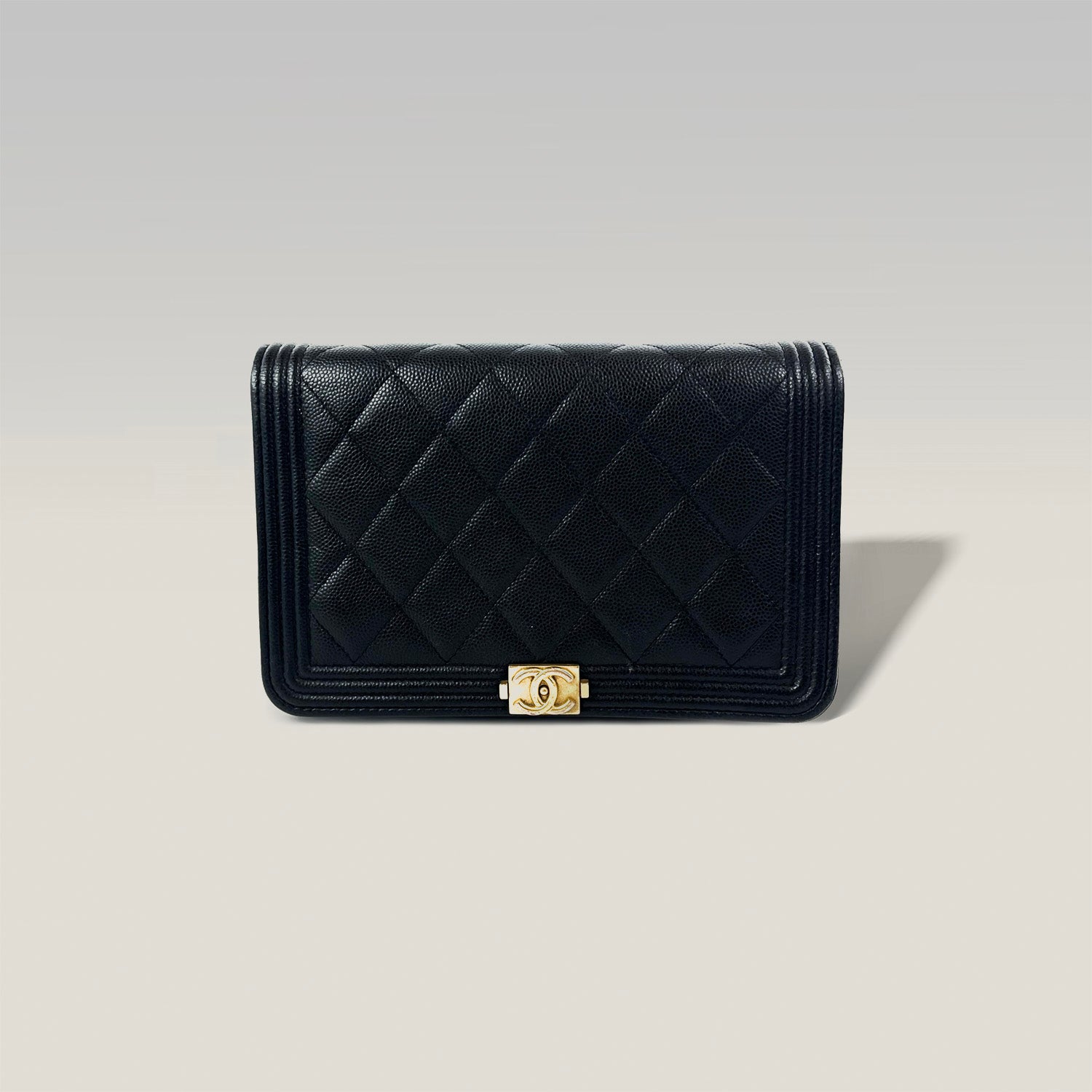 CHANEL WOC in pelle caviar nera con hardware dorato