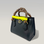 Gucci Diana Mini in Pelle Nera con Manici in Bambù e Fasce Gialle – Borsa a Mano e a Tracolla