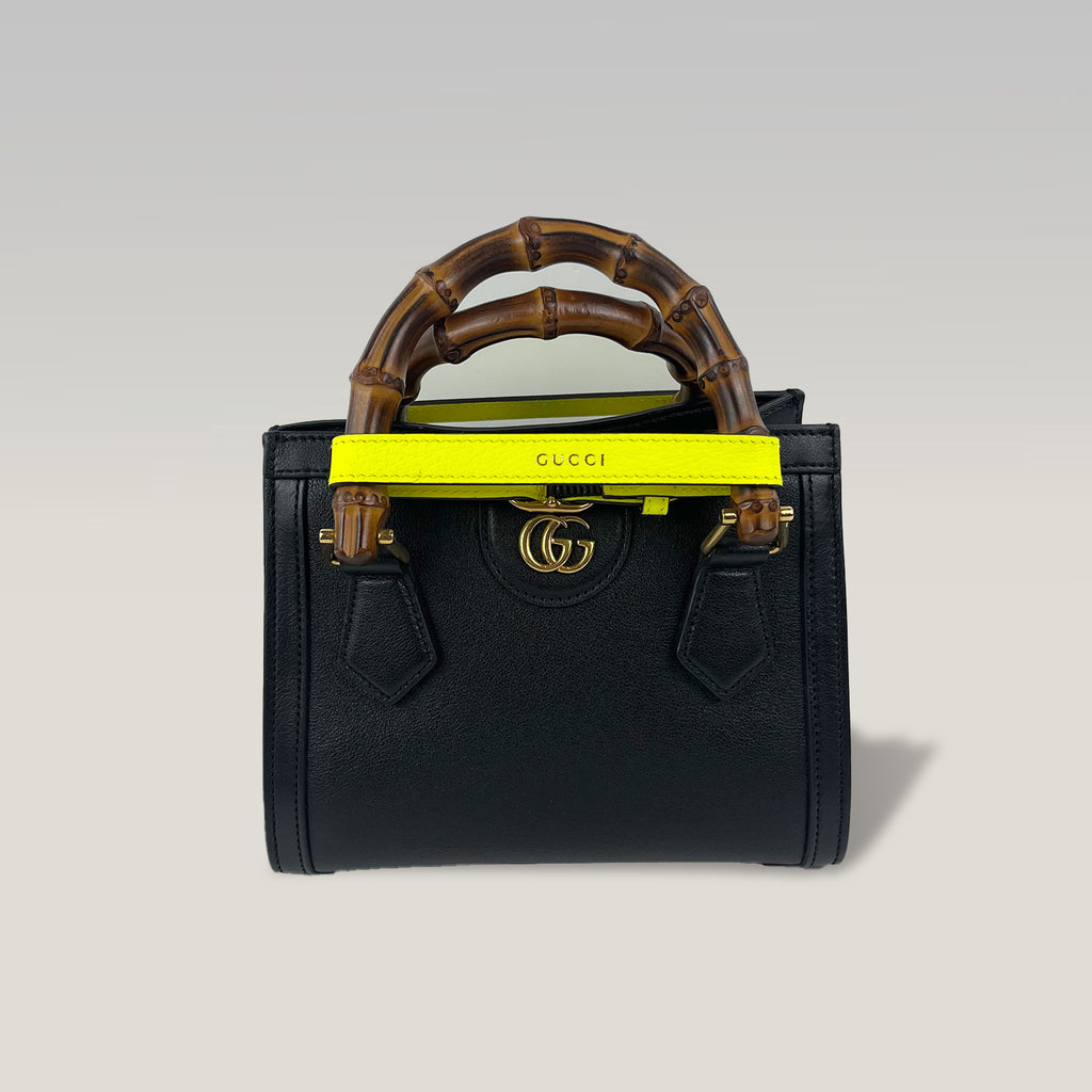 Gucci Diana Mini in Pelle Nera con Manici in Bambù e Fasce Gialle – Borsa a Mano e a Tracolla