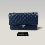 Chanel Classic Flap Medium Blu Navy in Pelle Caviar Trapuntata con Chiusura CC Argentata