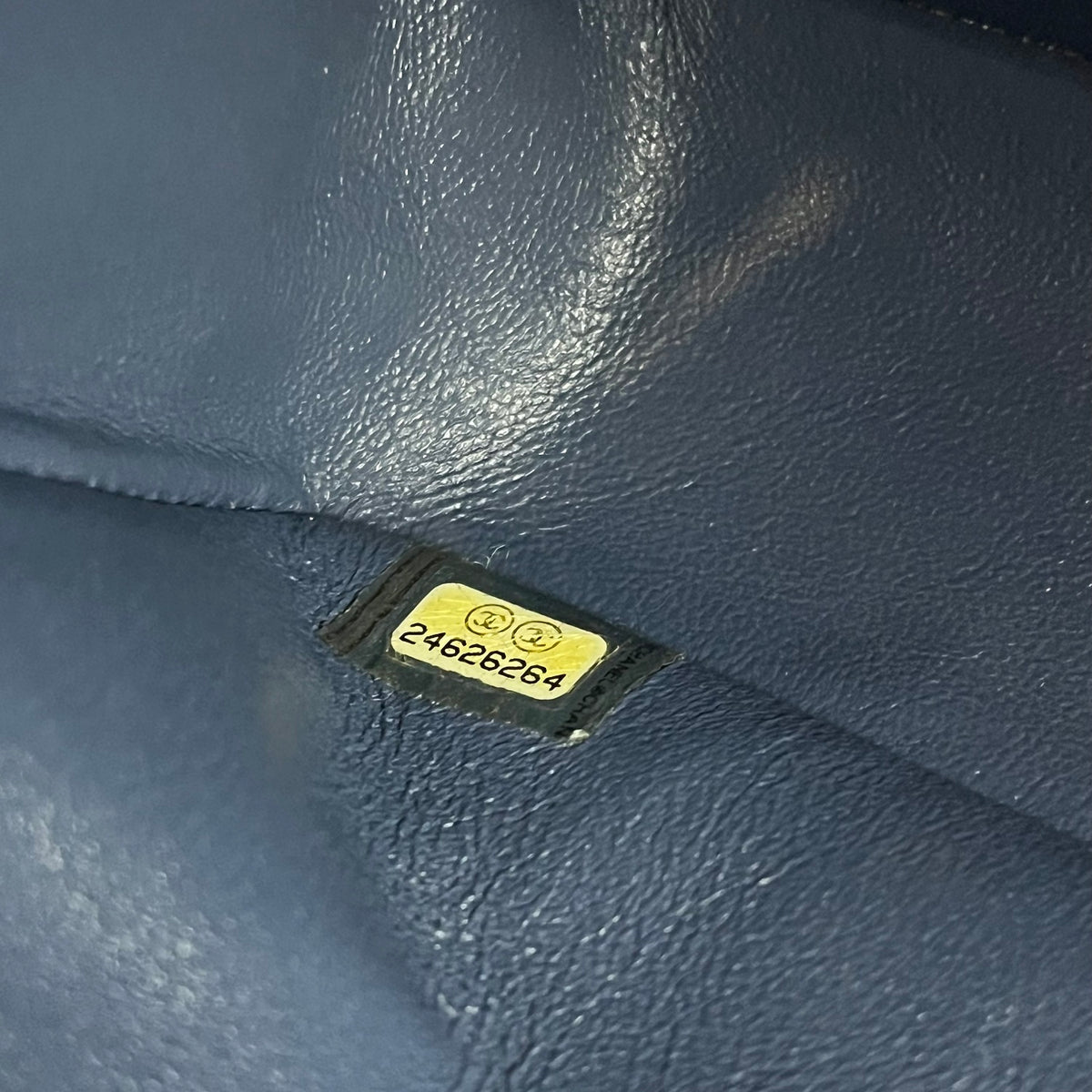 Chanel Classic Flap Medium Blu Navy in Pelle Caviar Trapuntata con Chiusura CC Argentata
