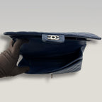 Chanel Classic Flap Medium Blu Navy in Pelle Caviar Trapuntata con Chiusura CC Argentata