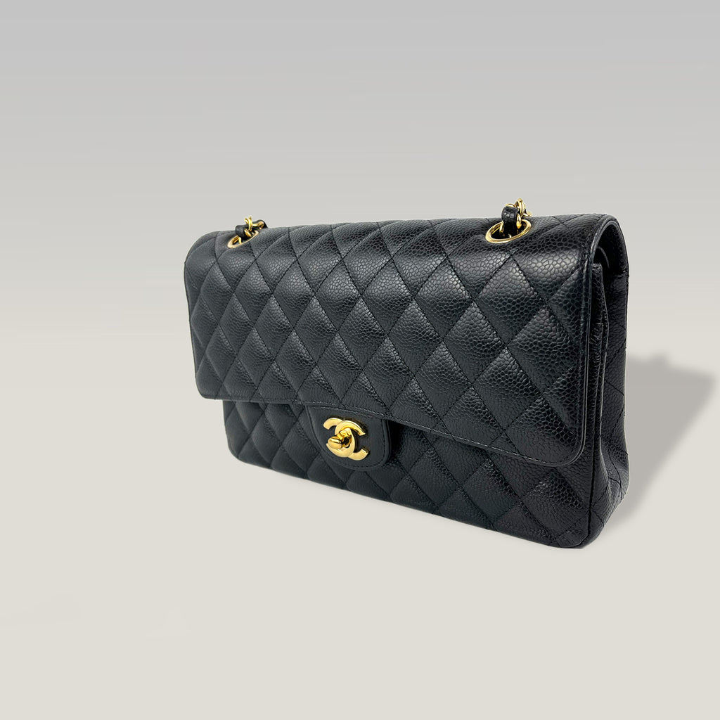 Chanel Medium Classic Flap Bag Nera in Pelle Caviar Trapuntata