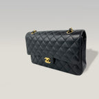 Chanel Medium Classic Flap Bag Nera in Pelle Caviar Trapuntata