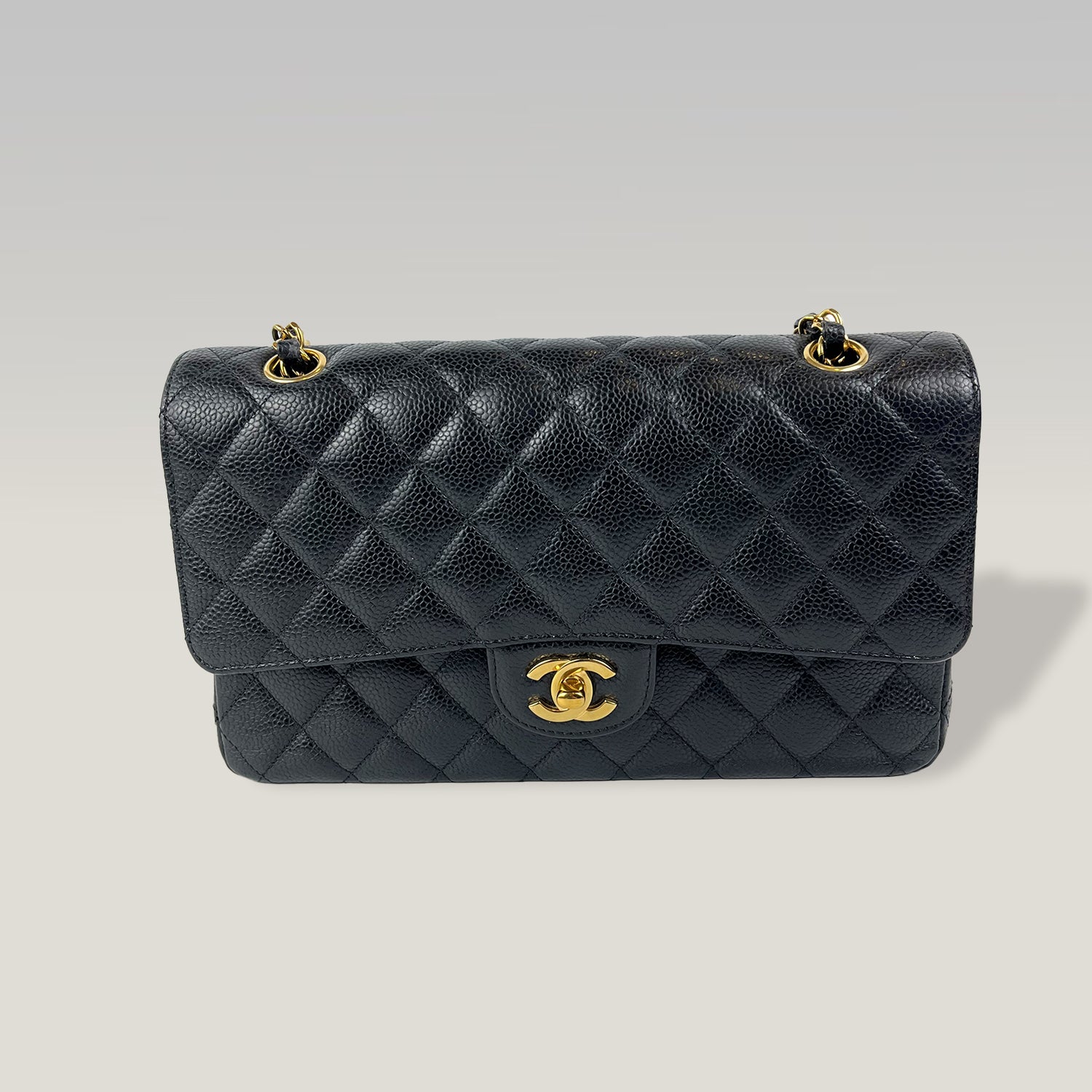 Chanel Medium Classic Flap Bag Nera in Pelle Caviar Trapuntata