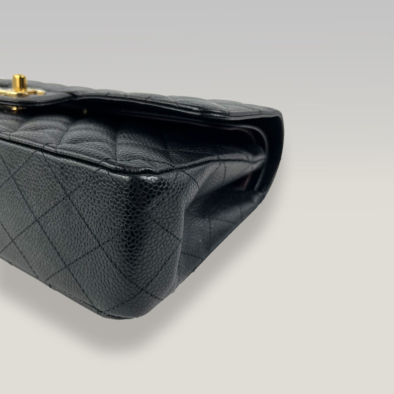 Chanel Medium Classic Flap Bag Nera in Pelle Caviar Trapuntata