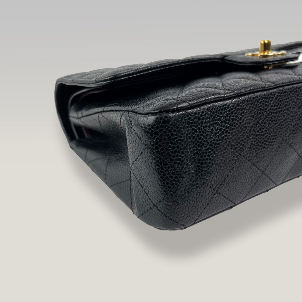 Chanel Medium Classic Flap Bag Nera in Pelle Caviar Trapuntata