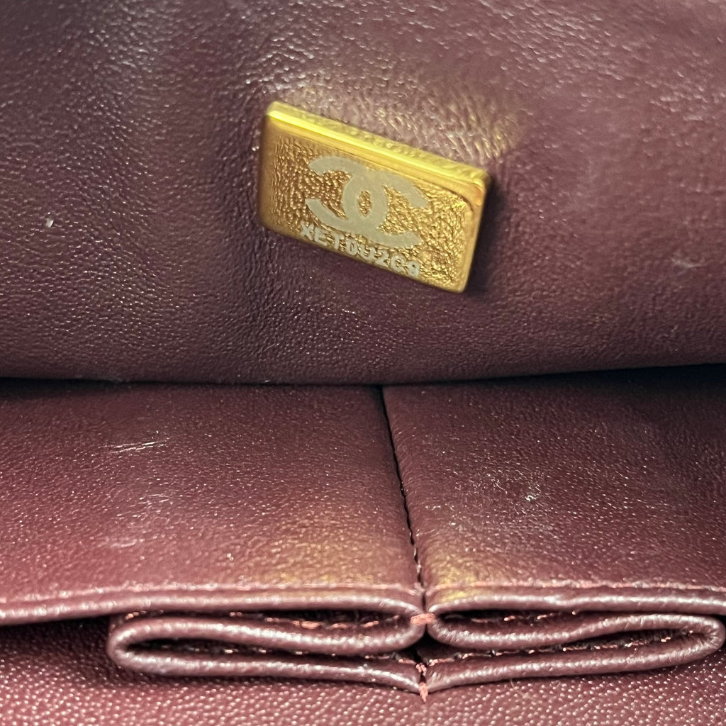 Chanel Medium Classic Flap Bag Nera in Pelle Caviar Trapuntata