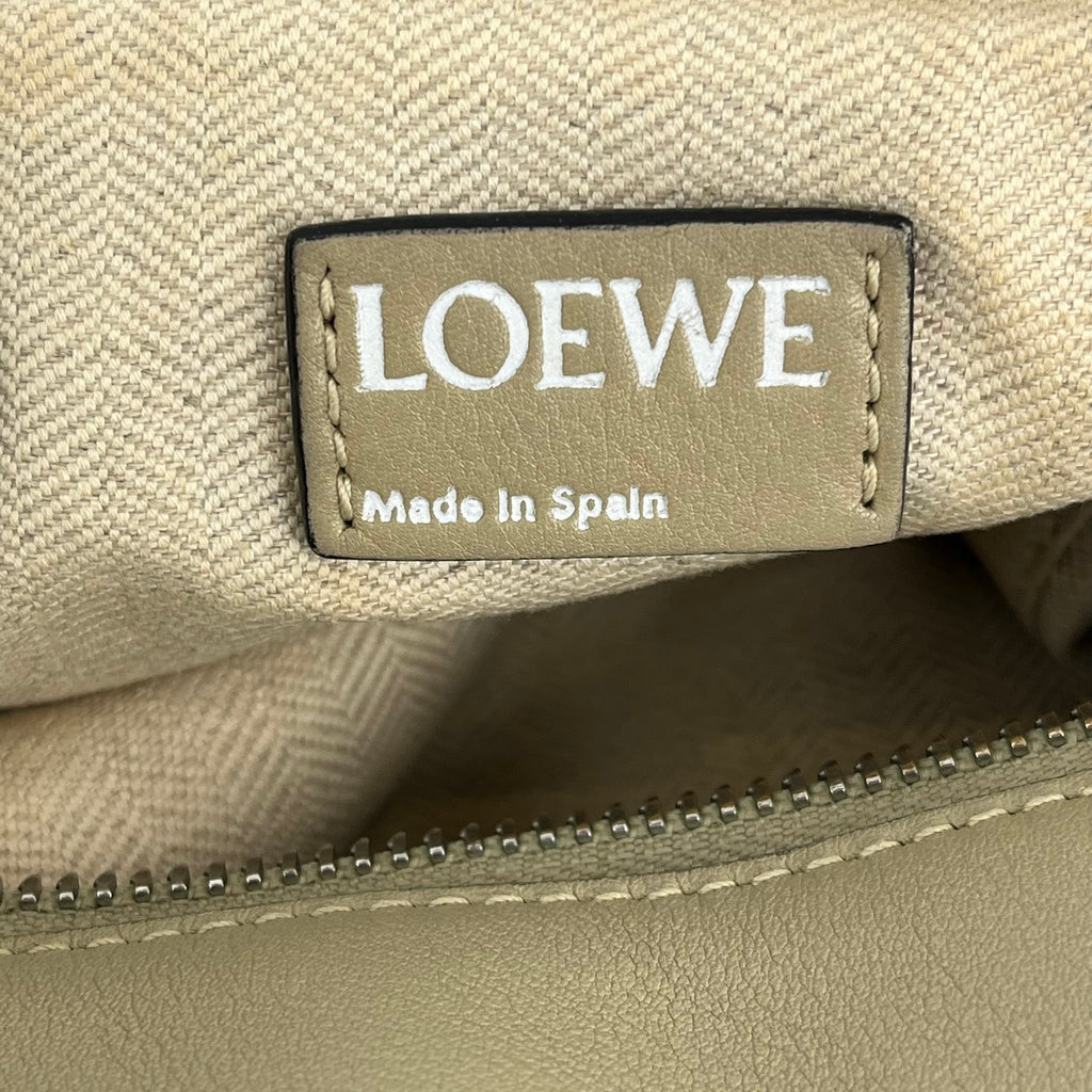 LOEWE Puzzle Bag 29 cm in Light Grey Leather – Geometric Shoulder Bag 