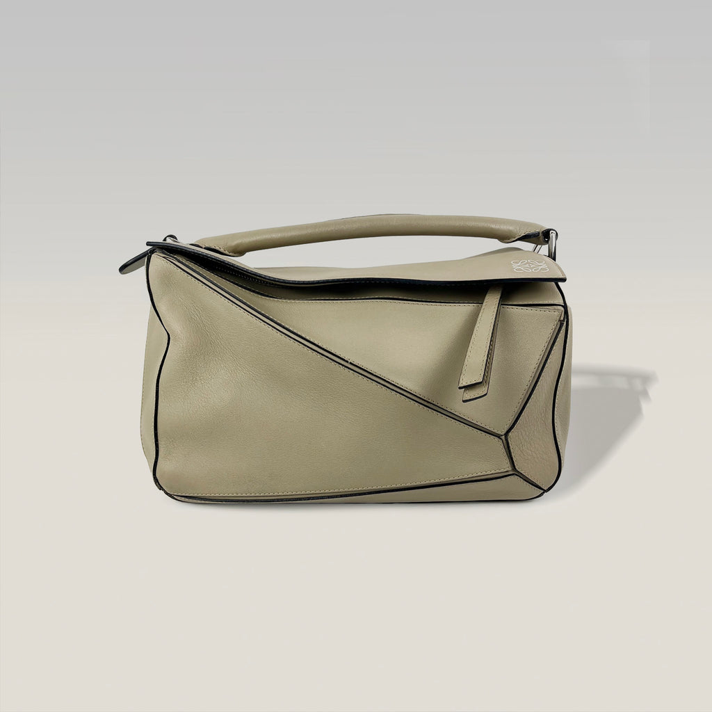 LOEWE Puzzle Bag 29 cm in Light Grey Leather – Geometric Shoulder Bag 