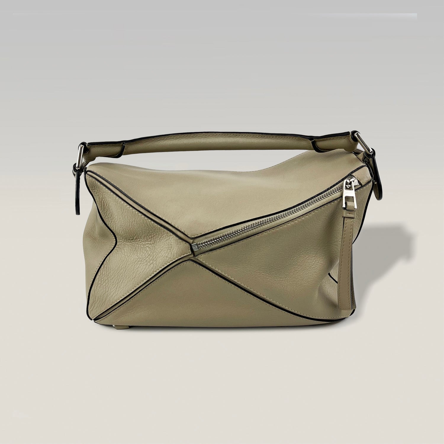 LOEWE Puzzle Bag 29 cm in Pelle Grigio Chiaro – Borsa a Spalla Geometrica