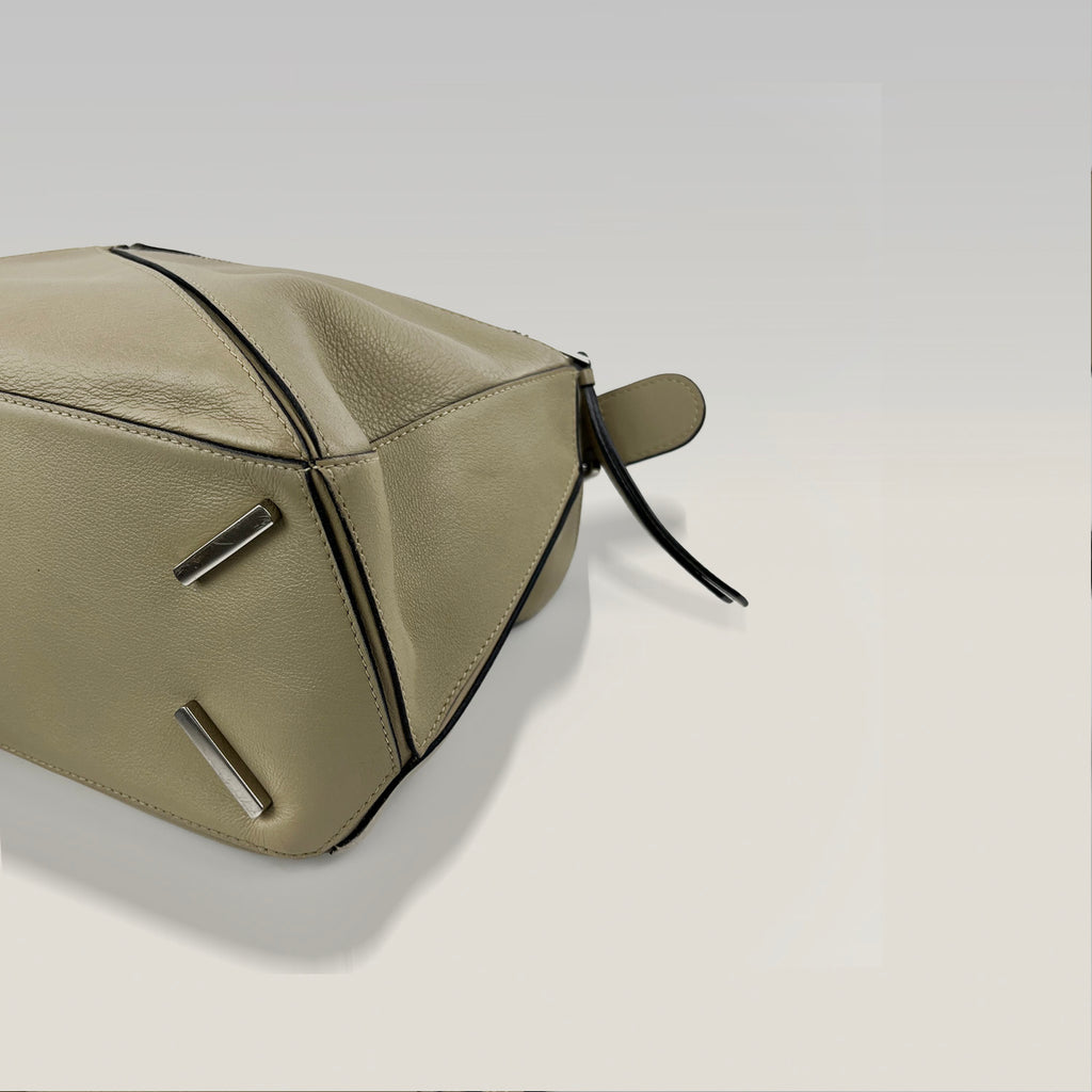 LOEWE Puzzle Bag 29 cm in Light Grey Leather – Geometric Shoulder Bag 