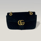 Gucci GG Marmont Flap Bag Nera in Velluto con GG Dorato