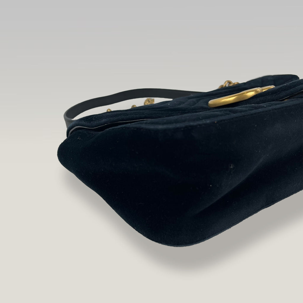 Gucci GG Marmont Flap Bag Nera in Velluto con GG Dorato
