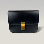Celine Classic Box Bag Medium Nera in Pelle di Vitello con Chiusura Dorata e Tracolla Regolabile
