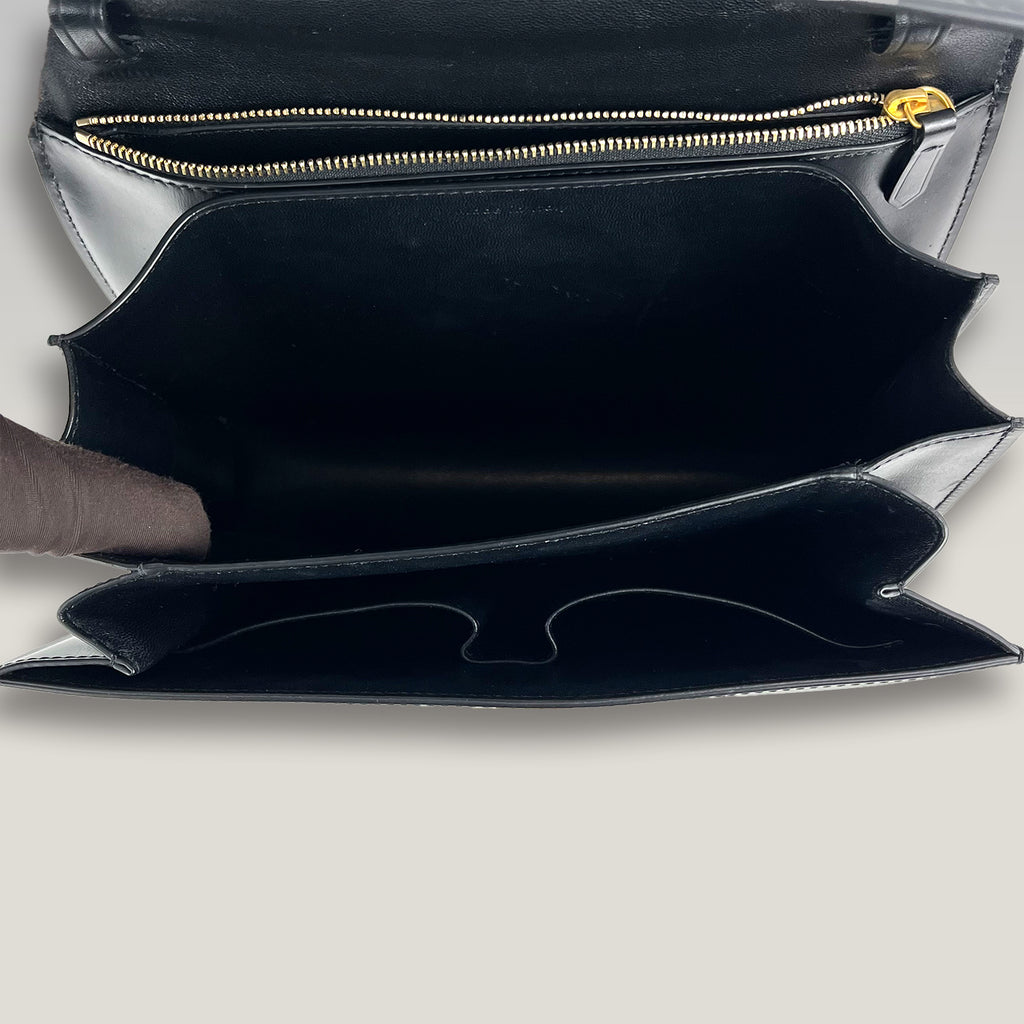 Celine Classic Box Bag Medium Nera in Pelle di Vitello con Chiusura Dorata e Tracolla Regolabile