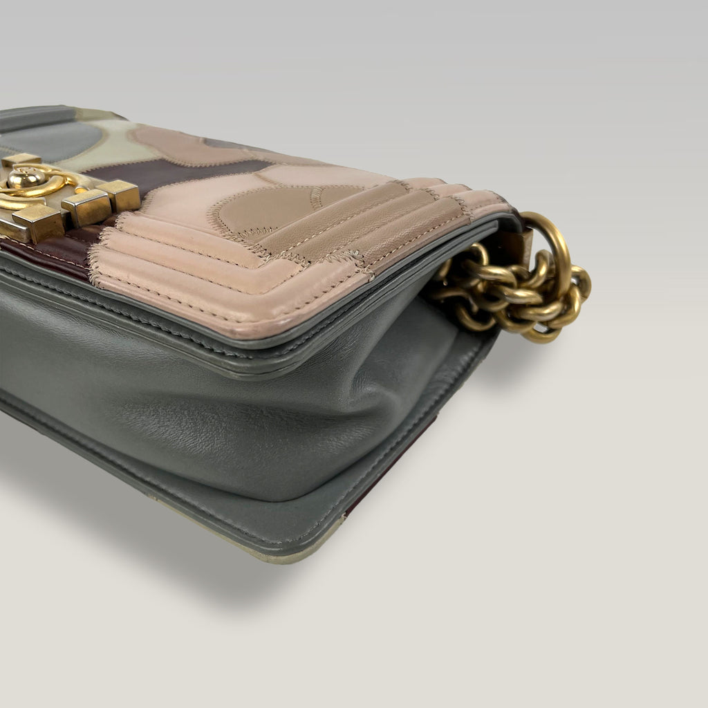 Chanel Boy Small Camellia Patchwork Leather Flap Bag Multicolor con Catena Dorata
