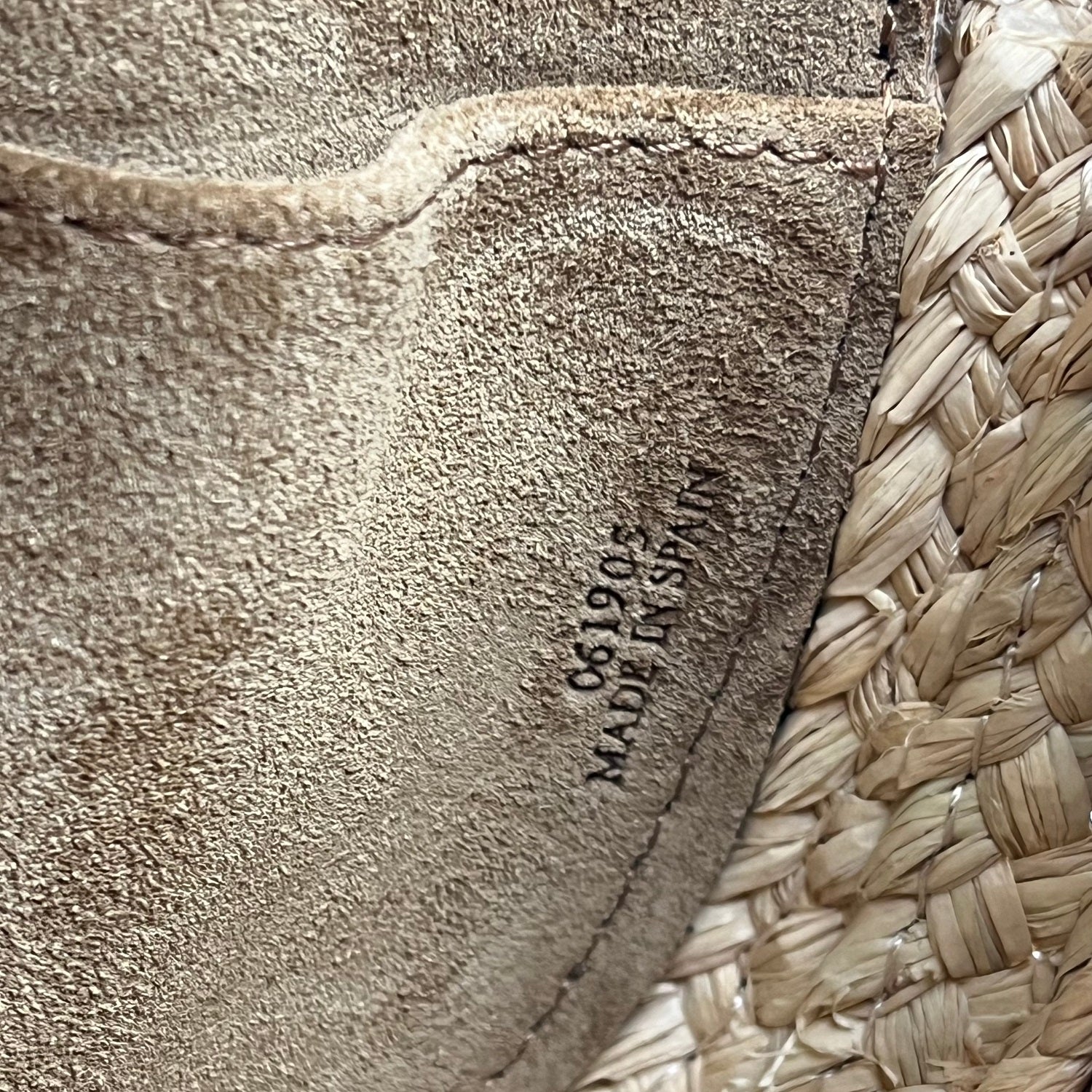 LOEWE Mini Gate in blue leather and natural raffia – Summer Edition 