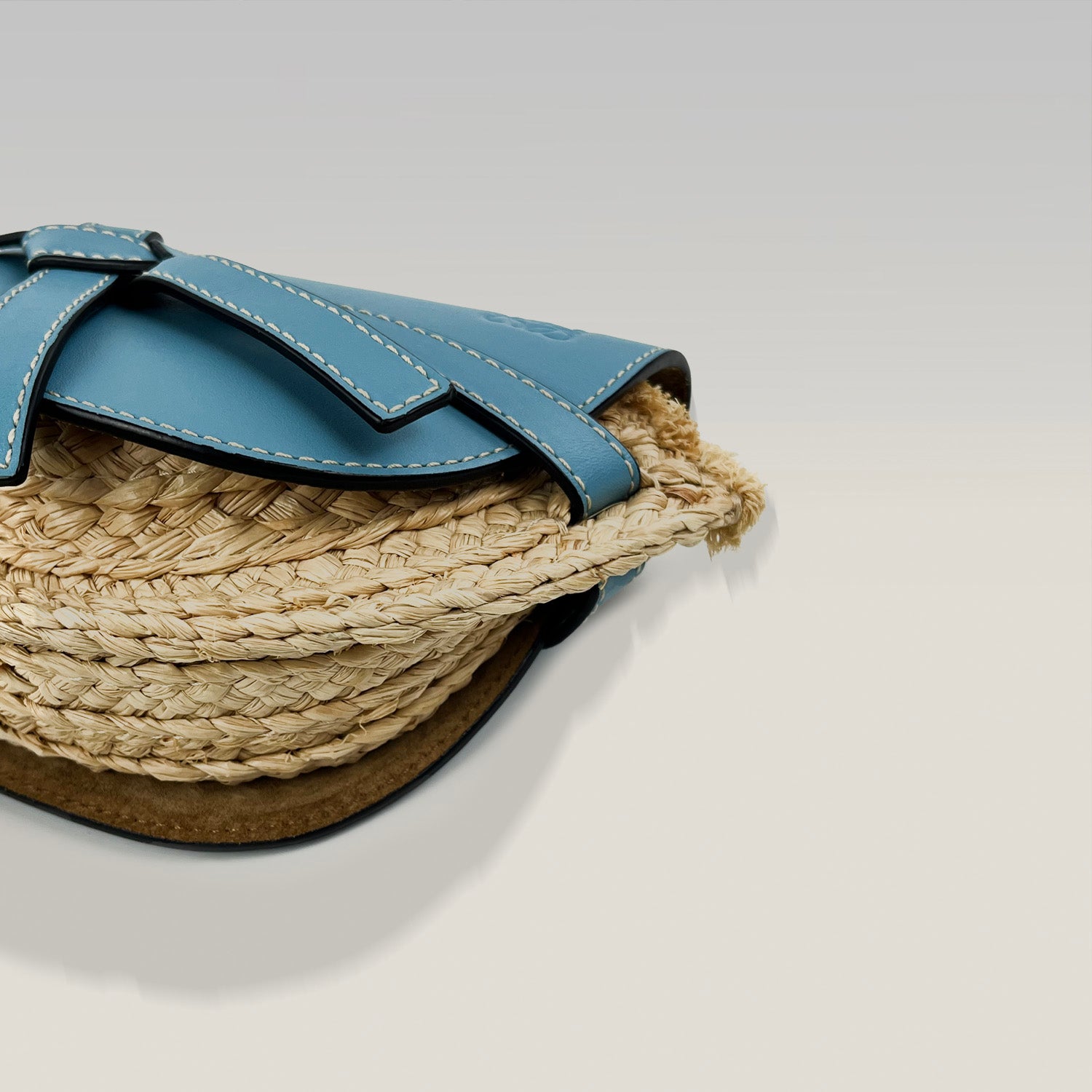 LOEWE Mini Gate in blue leather and natural raffia – Summer Edition 