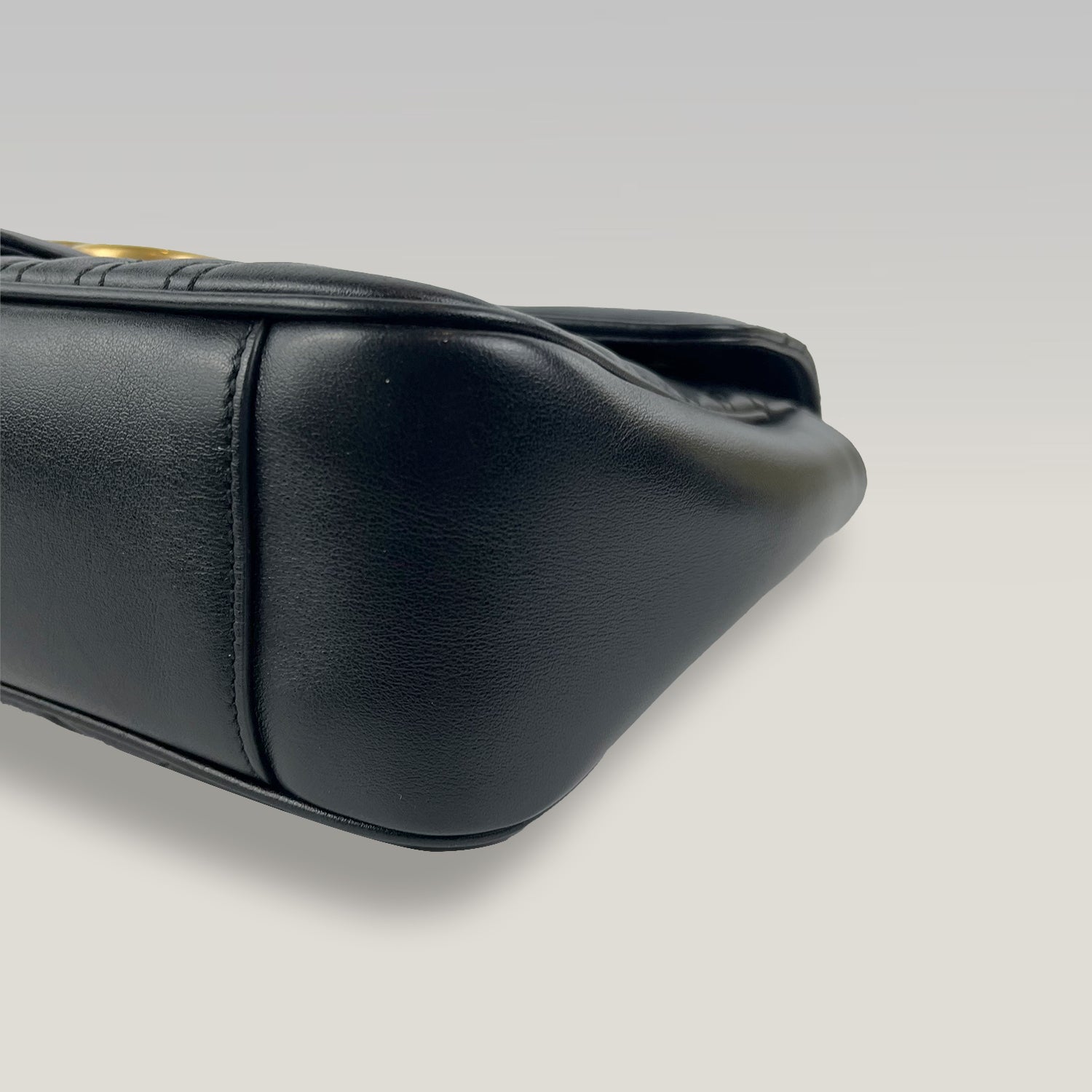 Gucci GG Marmont Medium Borsa a Tracolla in Pelle Nera Matelassé con Catena Dorata | Shoulder Bag Donna