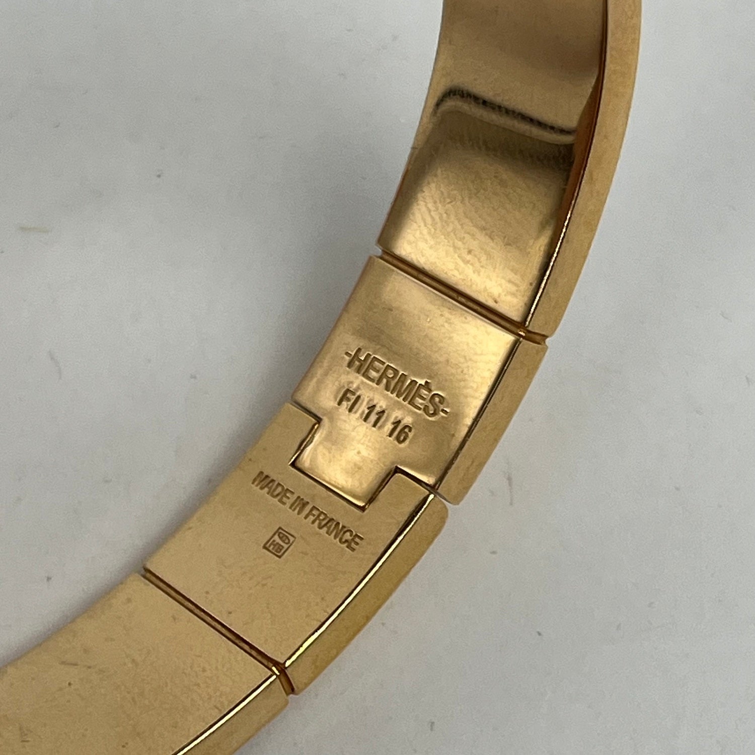 Hermès Charnière PM Bracciale Rigido in Smalto Bianco e Metallo Dorato