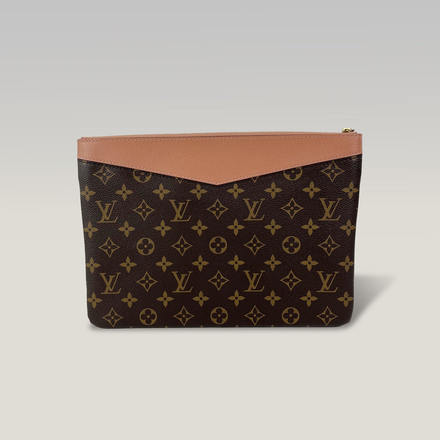 Pochette Louis Vuitton Daily Monogram con dettagli in pelle rosa