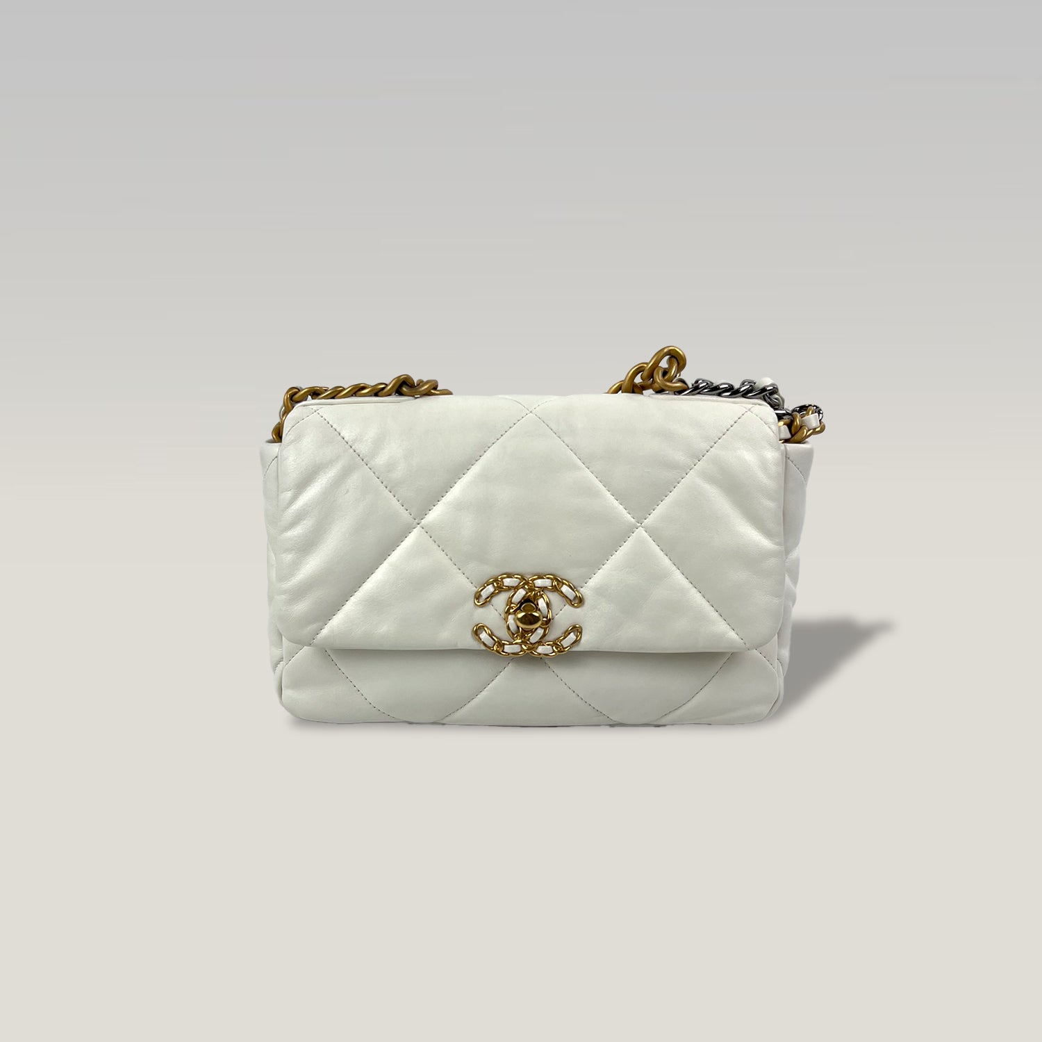 Chanel 19 Small in Pelle Bianca con Hardware Oro e Catena Mista