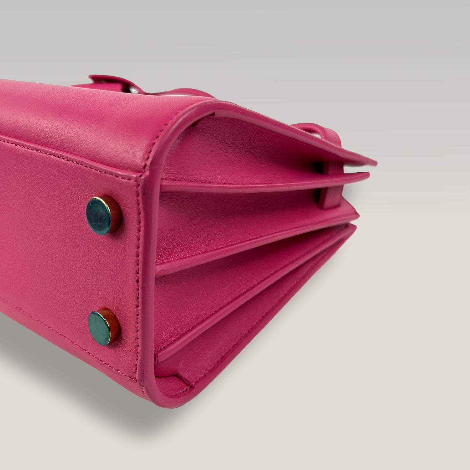 Saint Laurent Sac de Jour Nano in Pelle Fucsia – Borsa Top Handle con Tracolla Donna 22 cm