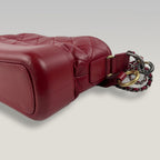 Chanel Gabrielle Hobo Piccola in Pelle di Vitello Invecchiata Rossa Trapuntata con Logo Chanel – Borsa a Spalla