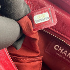 Chanel Gabrielle Hobo Piccola in Pelle di Vitello Invecchiata Rossa Trapuntata con Logo Chanel – Borsa a Spalla