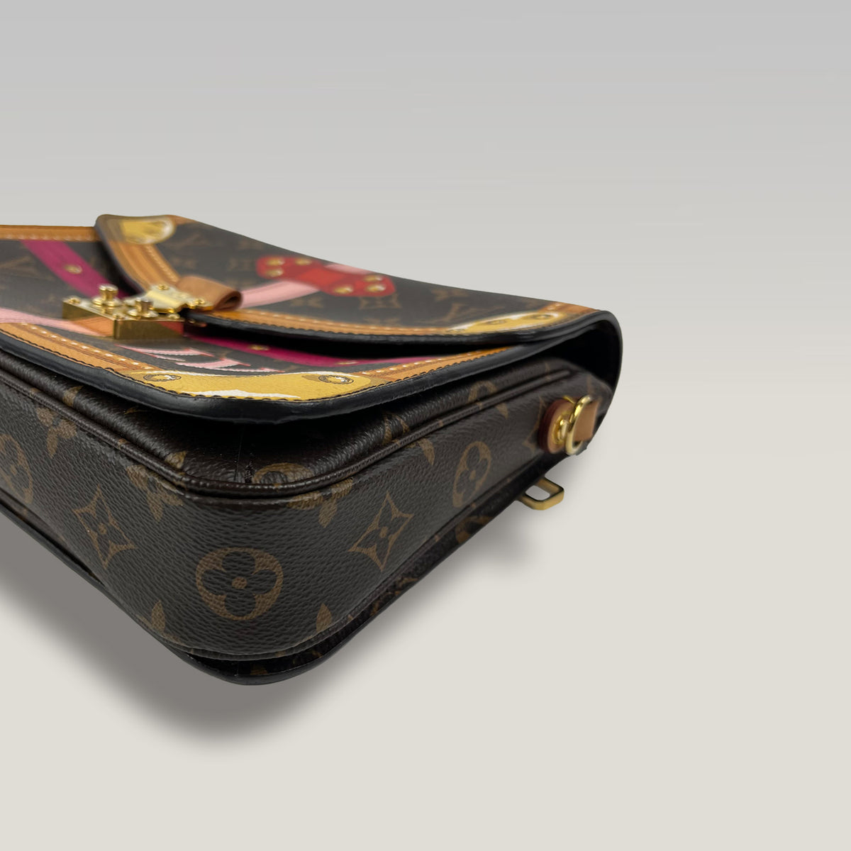LOUIS VUITTON Pochette Métis Summer Trunks in Tela Monogram Multicolore con Finiture in Pelle