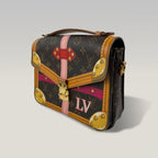 LOUIS VUITTON Pochette Métis Summer Trunks in Tela Monogram Multicolore con Finiture in Pelle