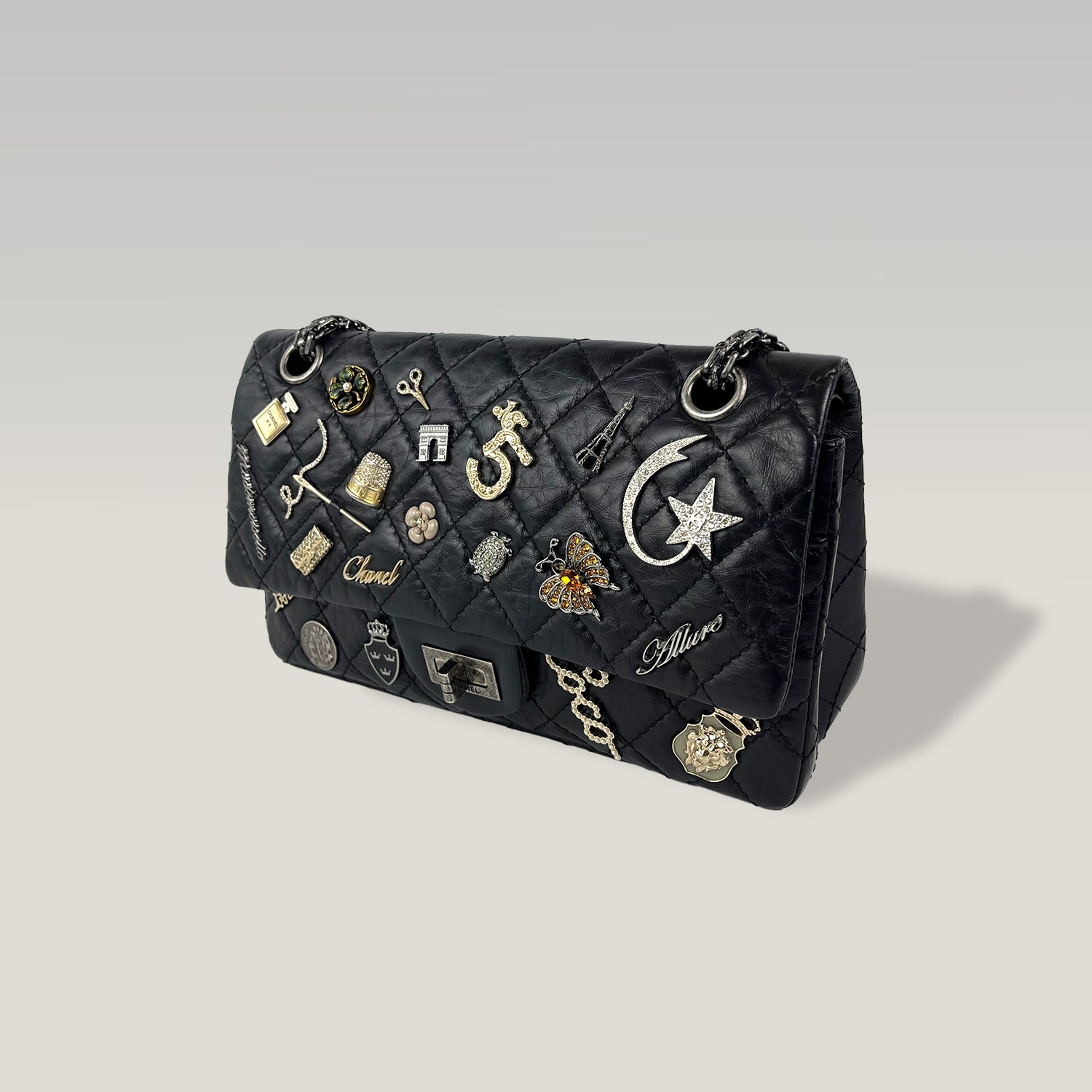 Chanel 2.55 Reissue Medium Bag Nera in Pelle Trapuntata con Metalleria Grigia